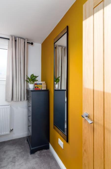 The Stylish 3-Bedroom Maisonette Retreat 斯特灵 外观 照片