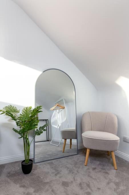 The Stylish 3-Bedroom Maisonette Retreat 斯特灵 外观 照片