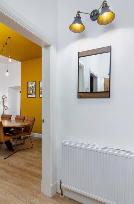 The Stylish 3-Bedroom Maisonette Retreat 斯特灵 外观 照片